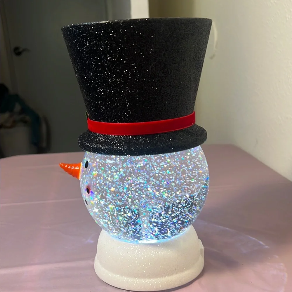 Bath & Body Works snow globe candle holder & Christmas tree wallflower plugin - Picture 5 of 10